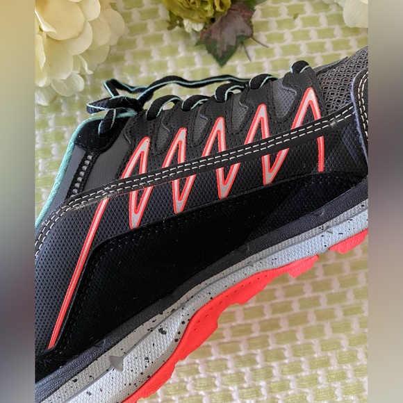 Fila Woman’s Sneakers - Picture 6 of 9